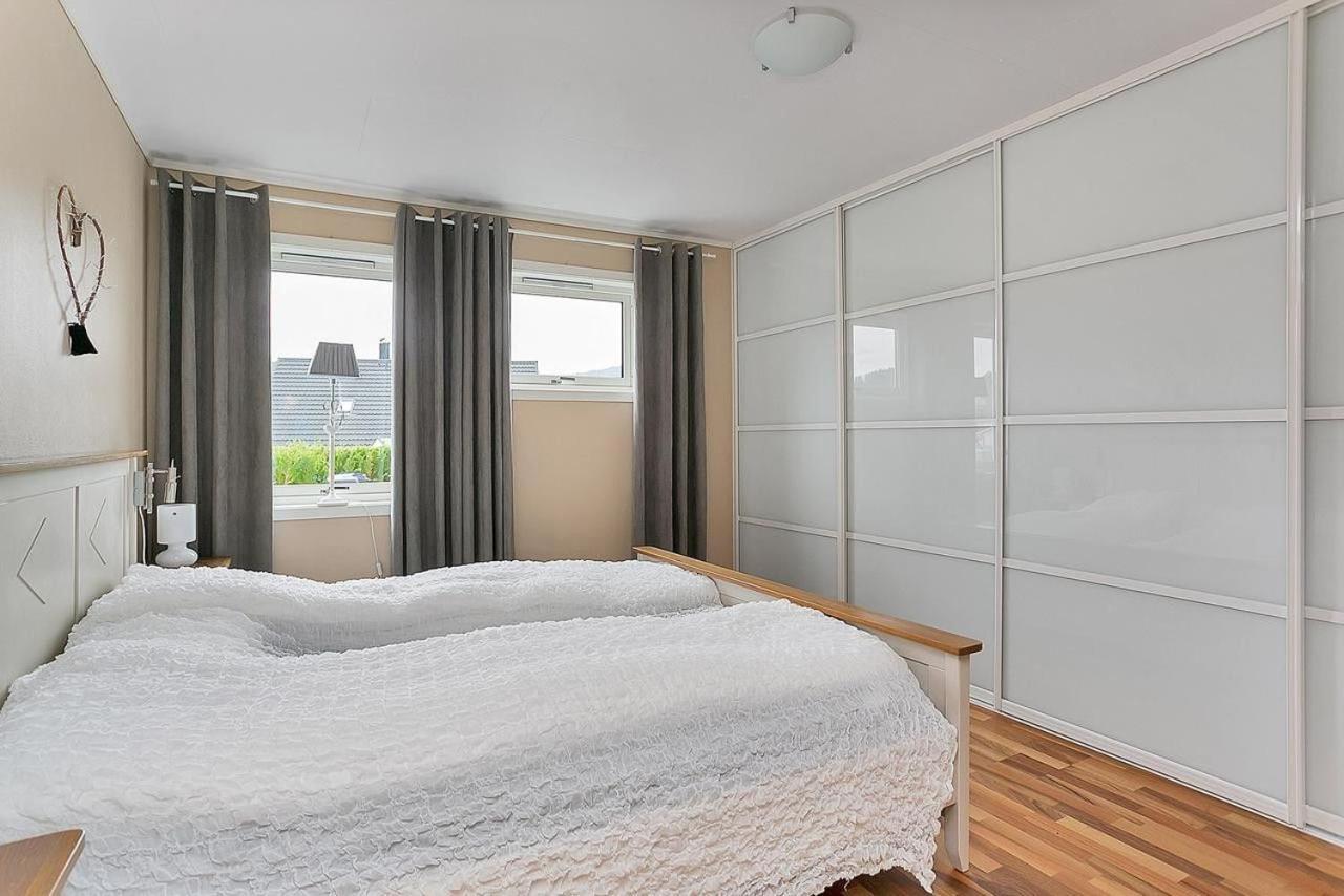 Systra Hotel Apartments Sjøholt Chambre photo